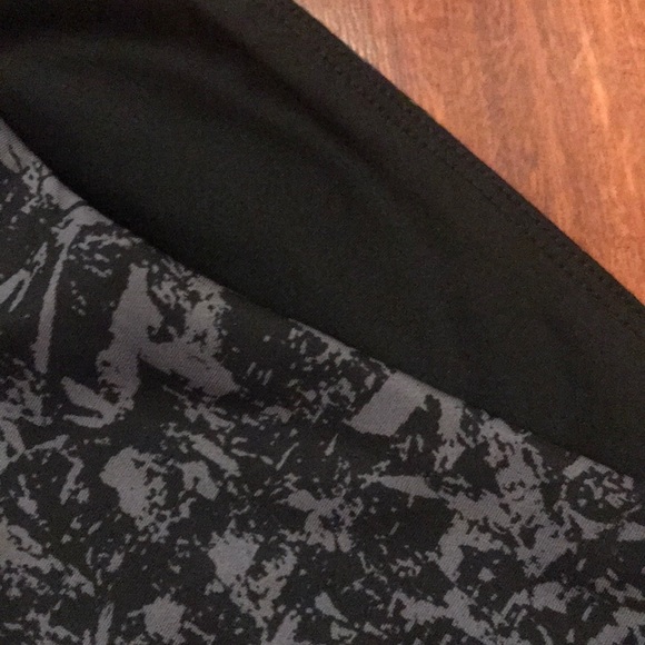 NWT athleta Woodlands Chaturanga reversible capri - Picture 3 of 3